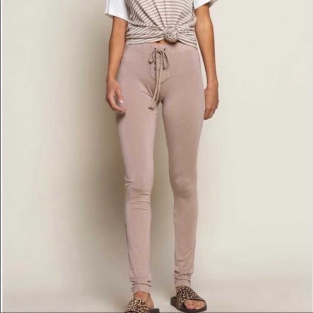 🌷POL LACE UP LEGGINGS